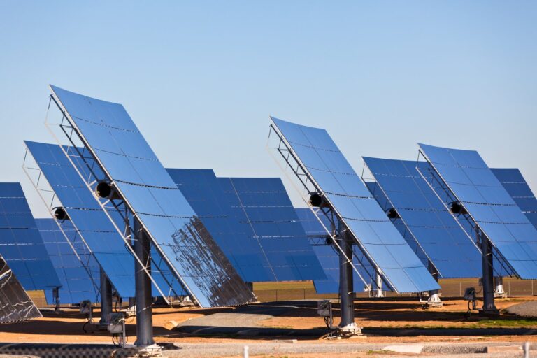 Praktyczny przewodnik po instalacjach solarnych do ogrzewania wody