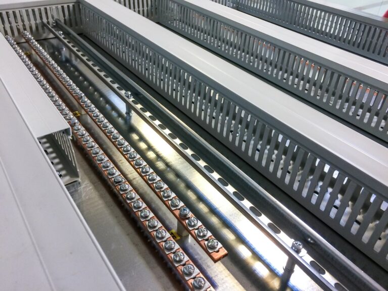 Kompleksowy przewodnik po zastosowaniach płaskowników aluminiowych w trasach kablowych