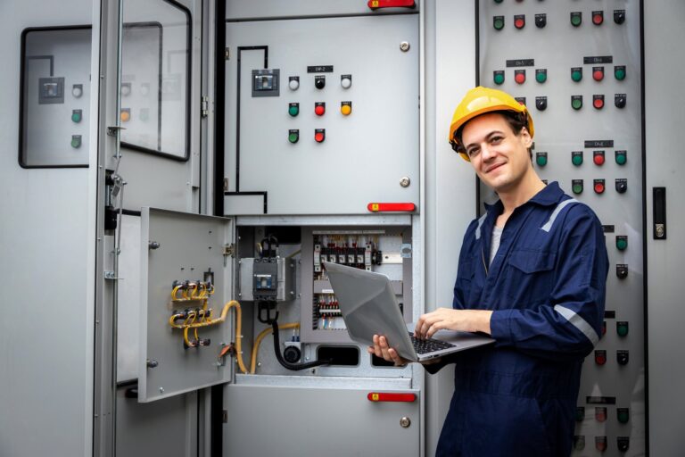 Profesjonalny dobór i montaż aparatury elektrycznej w instalacjach przemysłowych