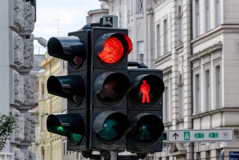 Jak diagnozować problemy w systemach sterowania ruchem