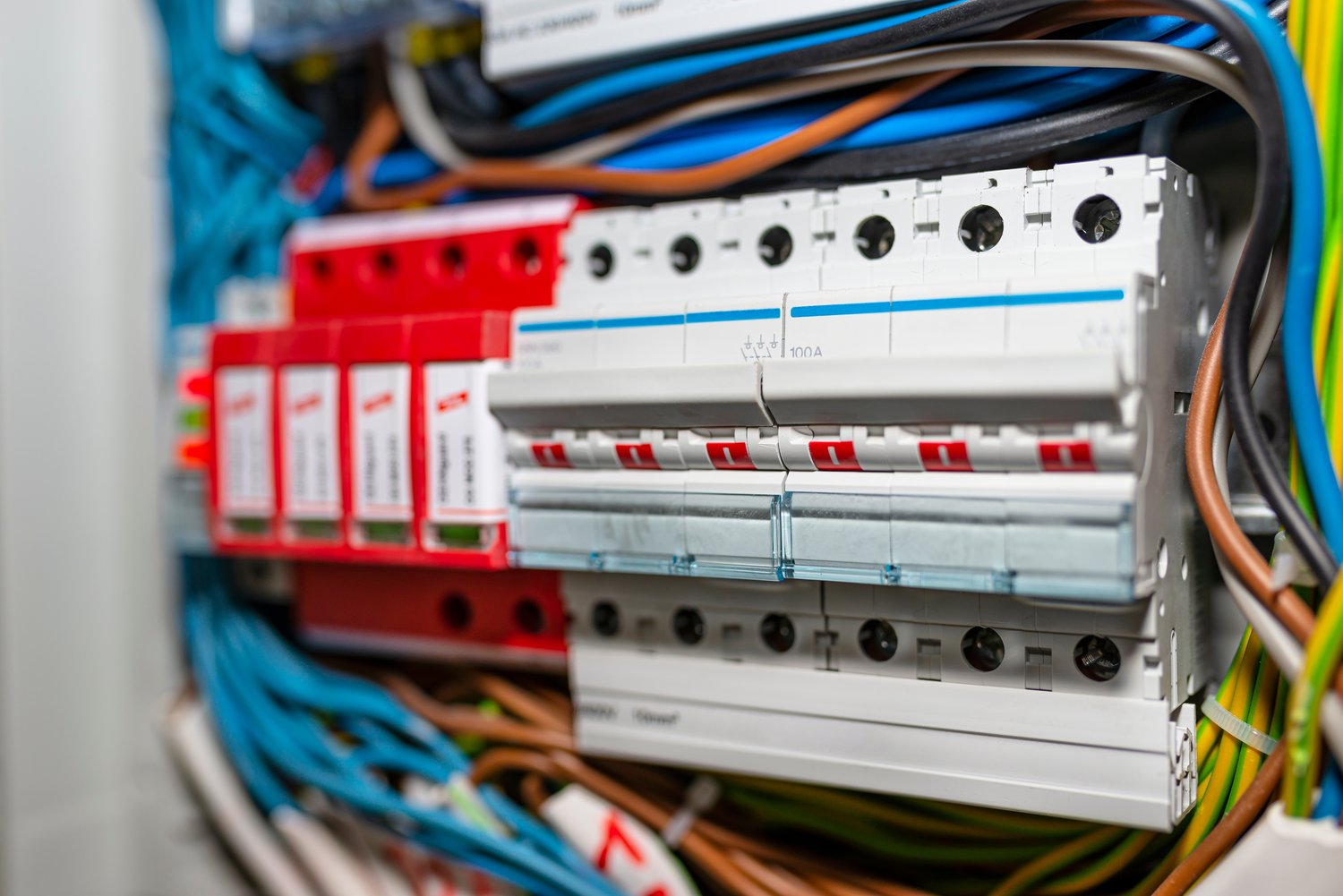 Jak rozpoznać przeciążenie instalacji elektrycznej