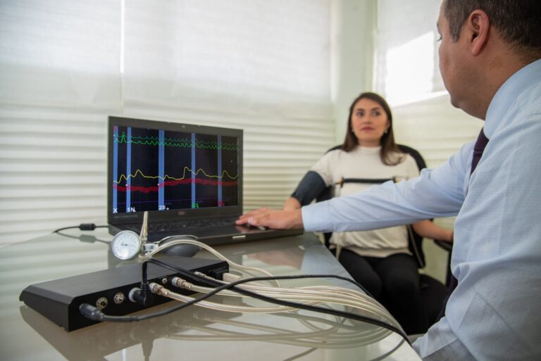 Jakie są przyczyny spadków napięcia w domowej instalacji elektrycznej