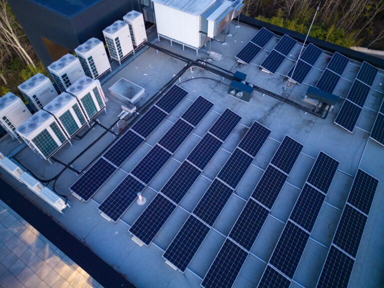 Jak wybrać i zainstalować magazyn energii do systemu fotowoltaicznego