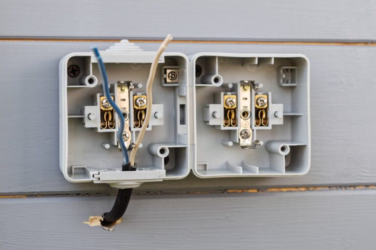 Jak wybrać i zainstalować odpowiednią puszkę natynkową do instalacji elektrycznej