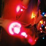 Co jest przyczyną migającego światła w całym domu