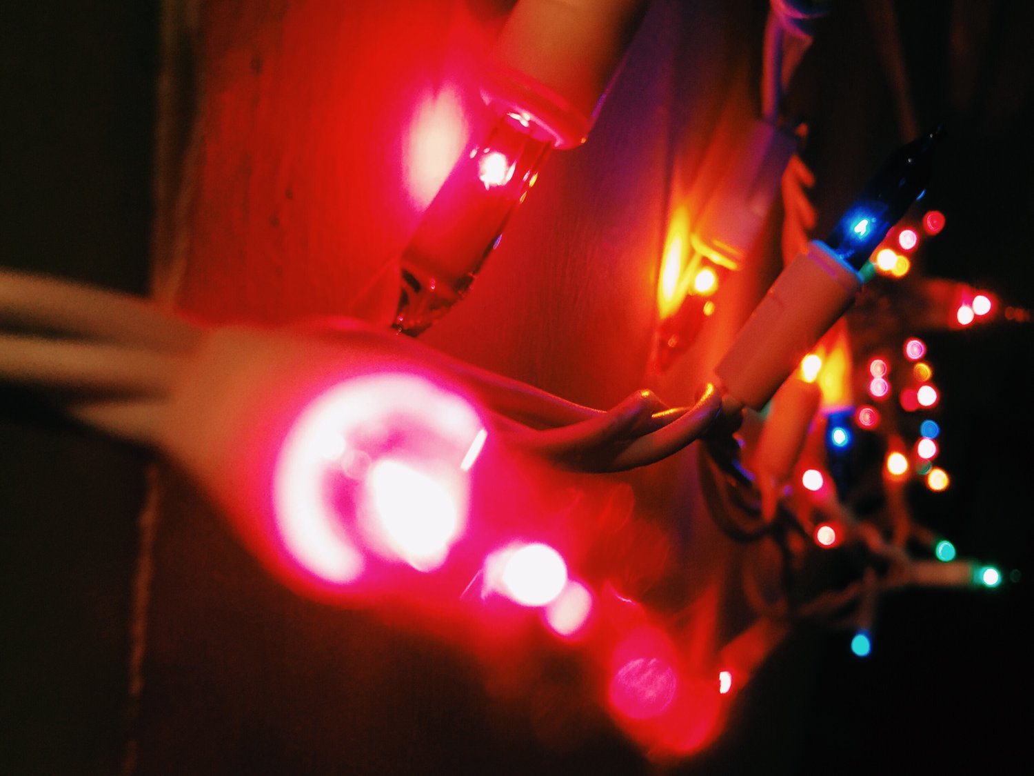 Co jest przyczyną migającego światła w całym domu