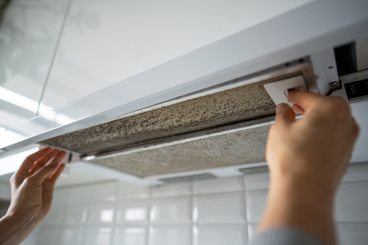 Co jest przyczyną nieprzyjemnego zapachu z kratki wentylacyjnej w kuchni