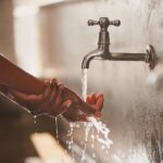 Co jest przyczyną nietypowego smaku wody z kranu