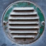 Co jest przyczyną słabego przepływu powietrza z kratki wentylacyjnej