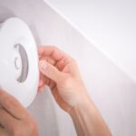 Co powoduje nieregularną pracę wentylatora łazienkowego