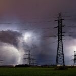 Dlaczego bezpieczniki przepalają się podczas burzy