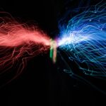 Dlaczego instalacja elektryczna iskrzy przy włączaniu urządzeń