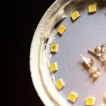 Dlaczego oświetlenie LED mruga po wyłączeniu głównego włącznika