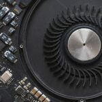 Dlaczego wentylator w komputerze głośno pracuje po podłączeniu do gniazdka