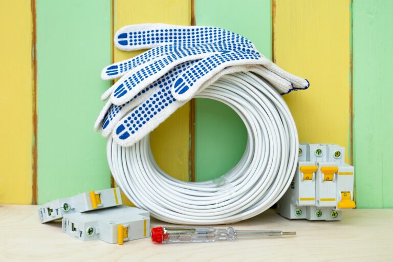 Jak dobrać odpowiedni kabel grzejny do zabezpieczenia instalacji przed mrozem