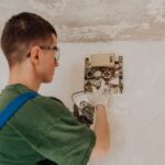 Jak poradzić sobie z trzeszczącym włącznikiem światła