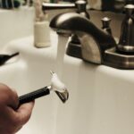 Jak rozpoznać że bateria w łazience luzuje się z mocowania