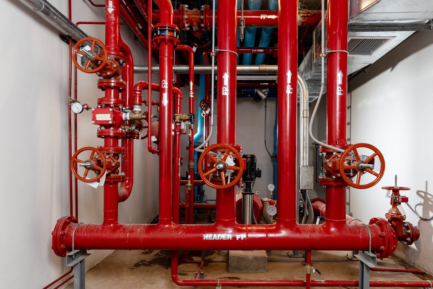 Jak prawidłowo wybierać i montować rury ciepłownicze w instalacjach grzewczych