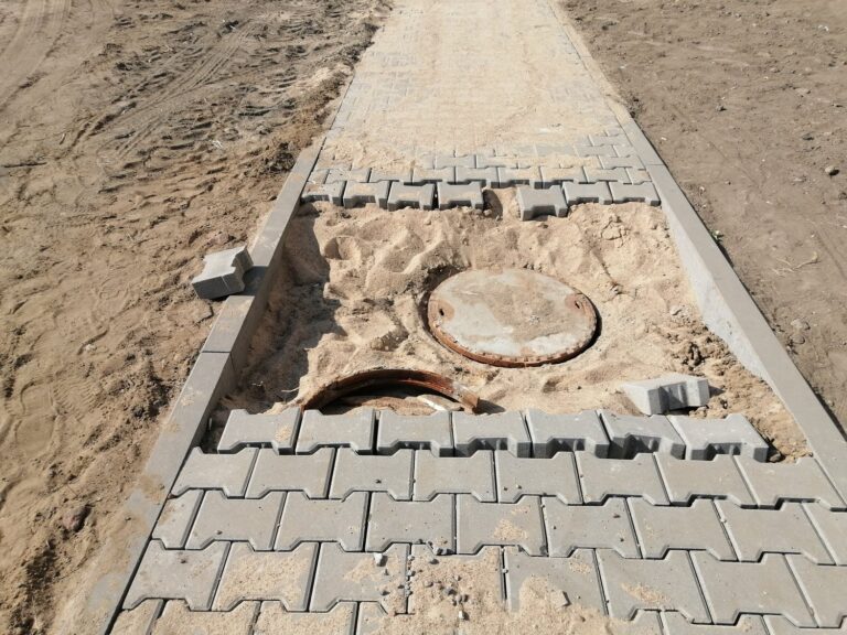 Jak wybrać odpowiednie elementy systemu drenarskiego dla swojej inwestycji