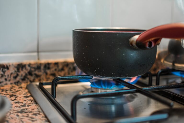 Co powoduje brak iskry w zapalaczce gazowej przy kuchence