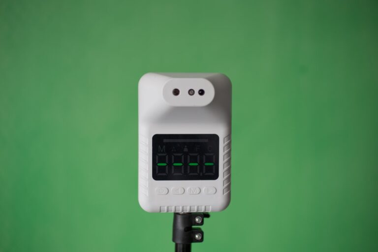 Dlaczego lampy LED świecą bardzo słabo po podłączeniu ściemniacza