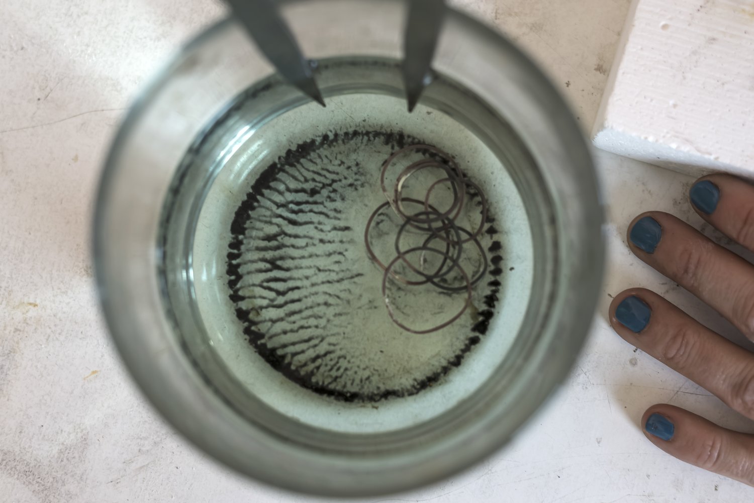 Jak rozpoznać że filtr wody pod zlewem jest całkowicie zatkany