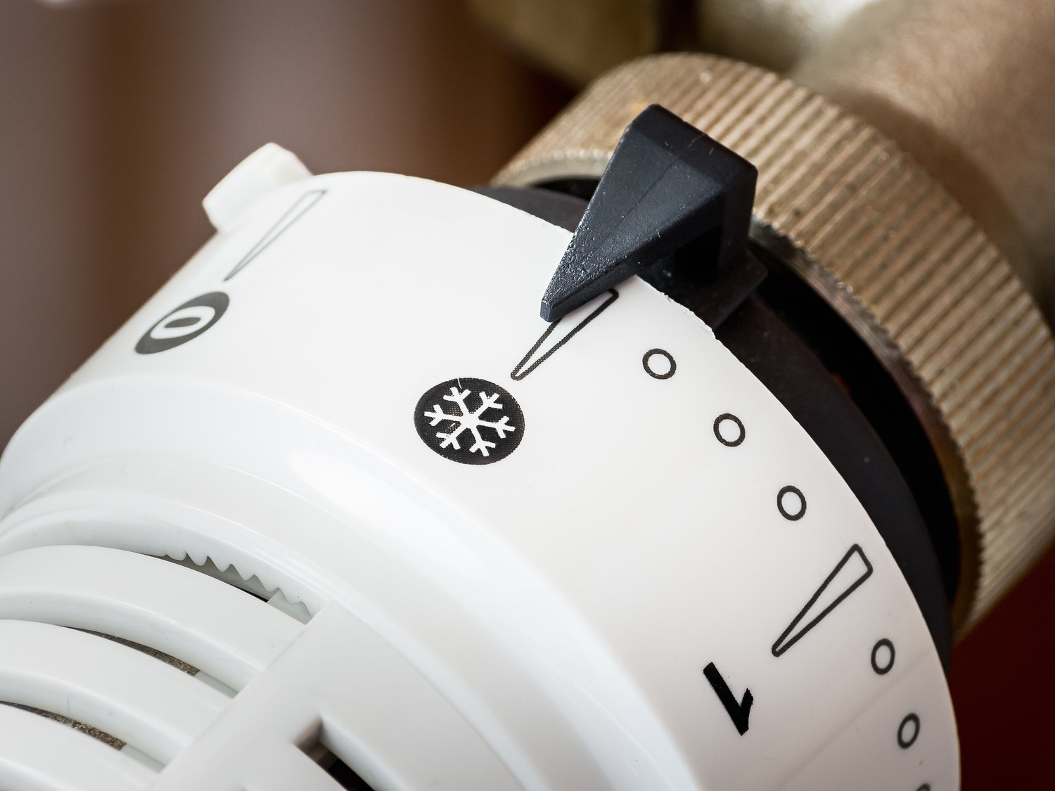 Jak rozpoznać że pompa obiegowa w instalacji CO pracuje na jałowym biegu