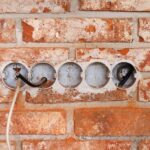 Dlaczego gniazdka w garażu nie działają mimo sprawnego oświetlenia