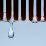 Dlaczego klimatyzator w salonie kapie wodą tylko podczas pracy w trybie chłodzenia