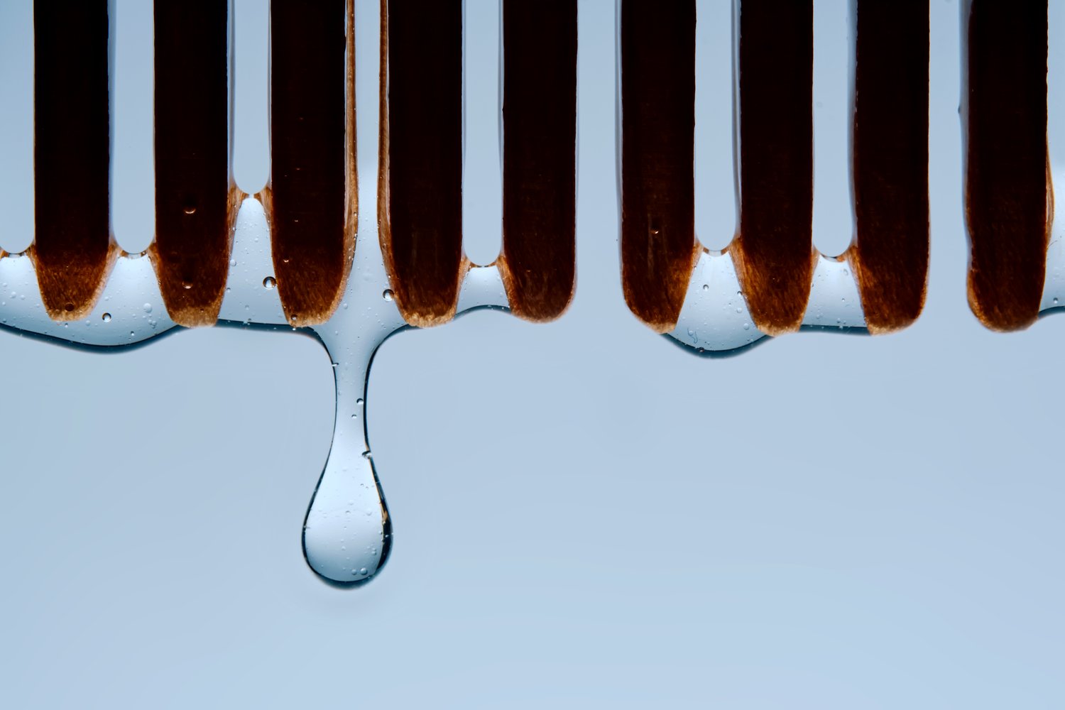 Dlaczego klimatyzator w salonie kapie wodą tylko podczas pracy w trybie chłodzenia