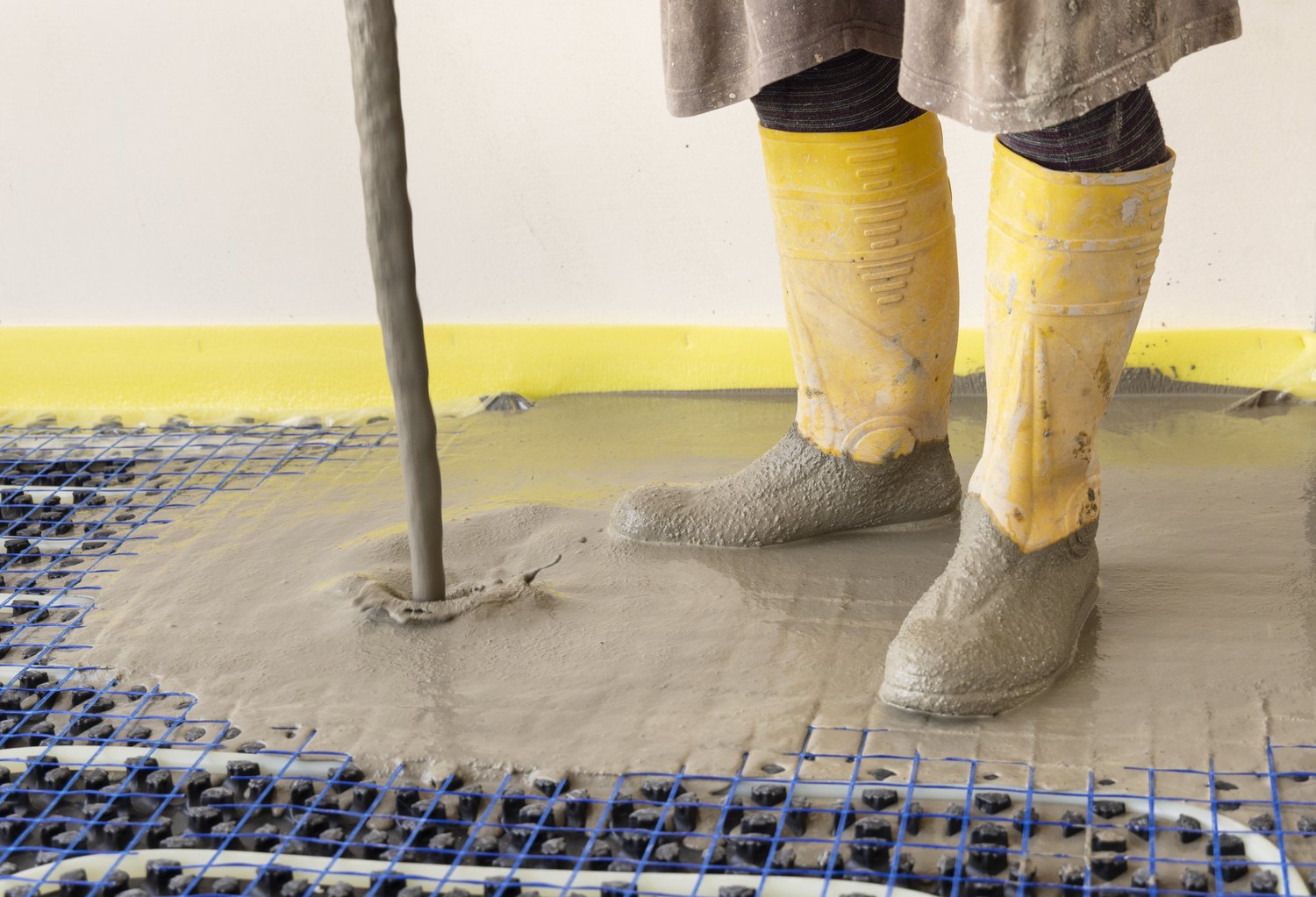 Jak prawidłowo przygotować podłoże pod system grzewczy w domu