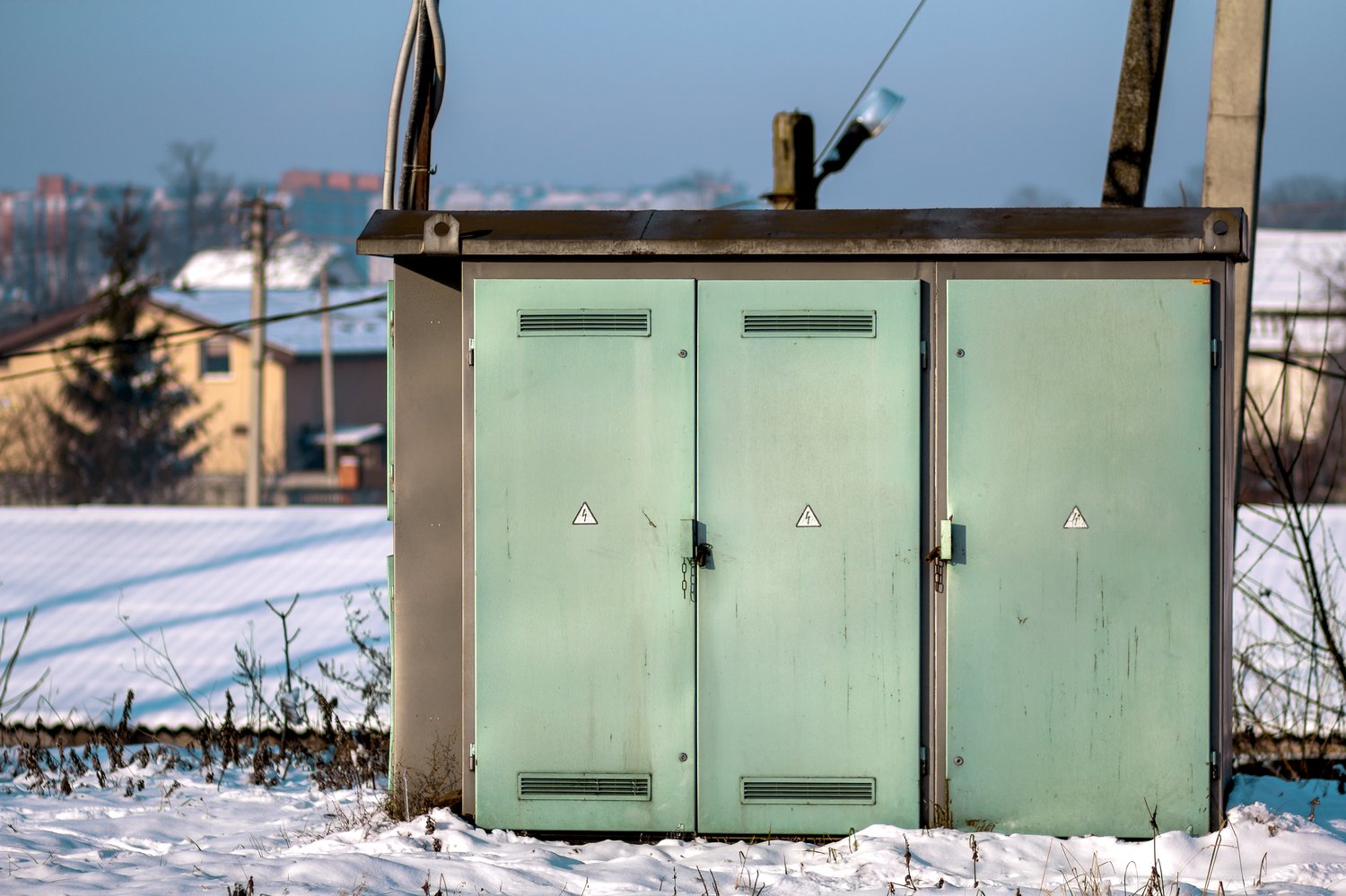 Jak wybrać odpowiednią rozdzielnicę elektryczną do ogrodu i instalacji zewnętrznych
