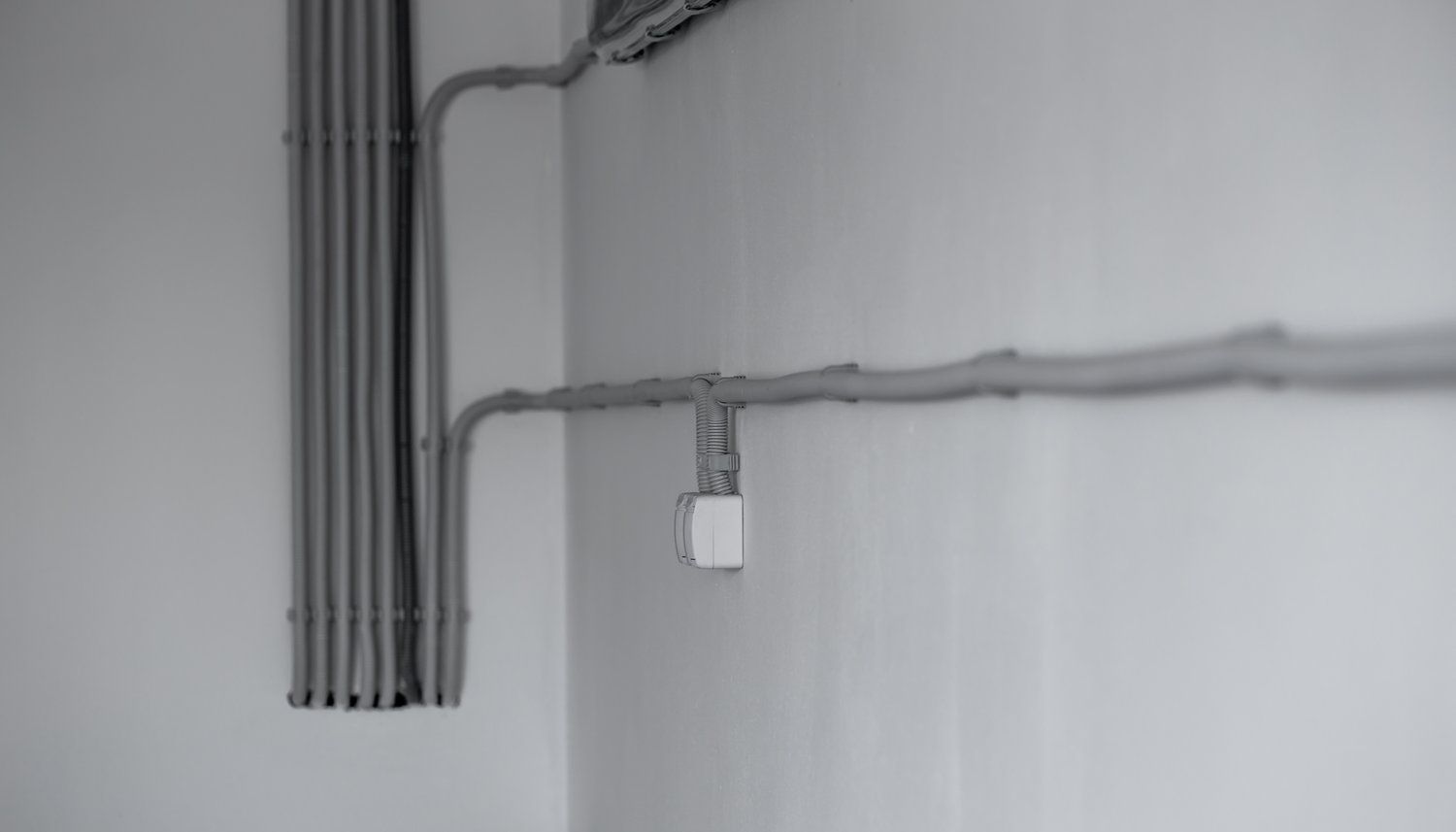 Jak wybrać odpowiednią studnię kablową do instalacji elektrycznych