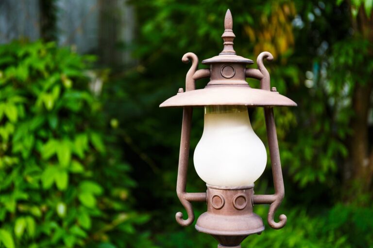 Jak wybrać odpowiednie doświetlacze piwniczne dla swojego ogrodu